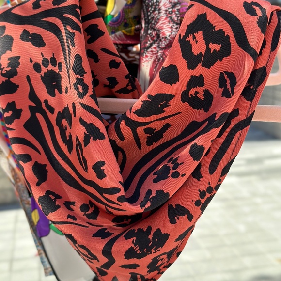 NWT SILKLETTE Kelly 100% Fine Silk Kerchief Scarf ORANGE/BLACK - Picture 2 of 4